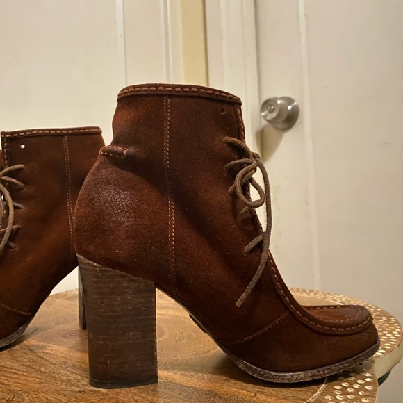 Frye Parker Moc Heeled Ankle Bootie Distressed Oil Rubbed Suede Lace Up - Picture 4 of 16